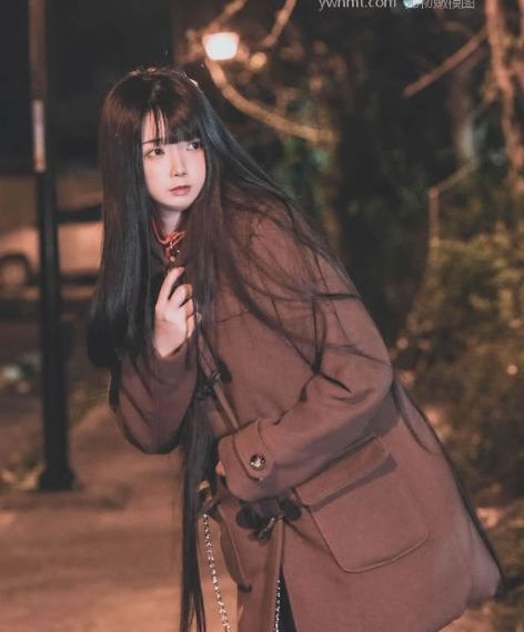 内裤勒到中间打屁股羞耻_BD在线视频观看